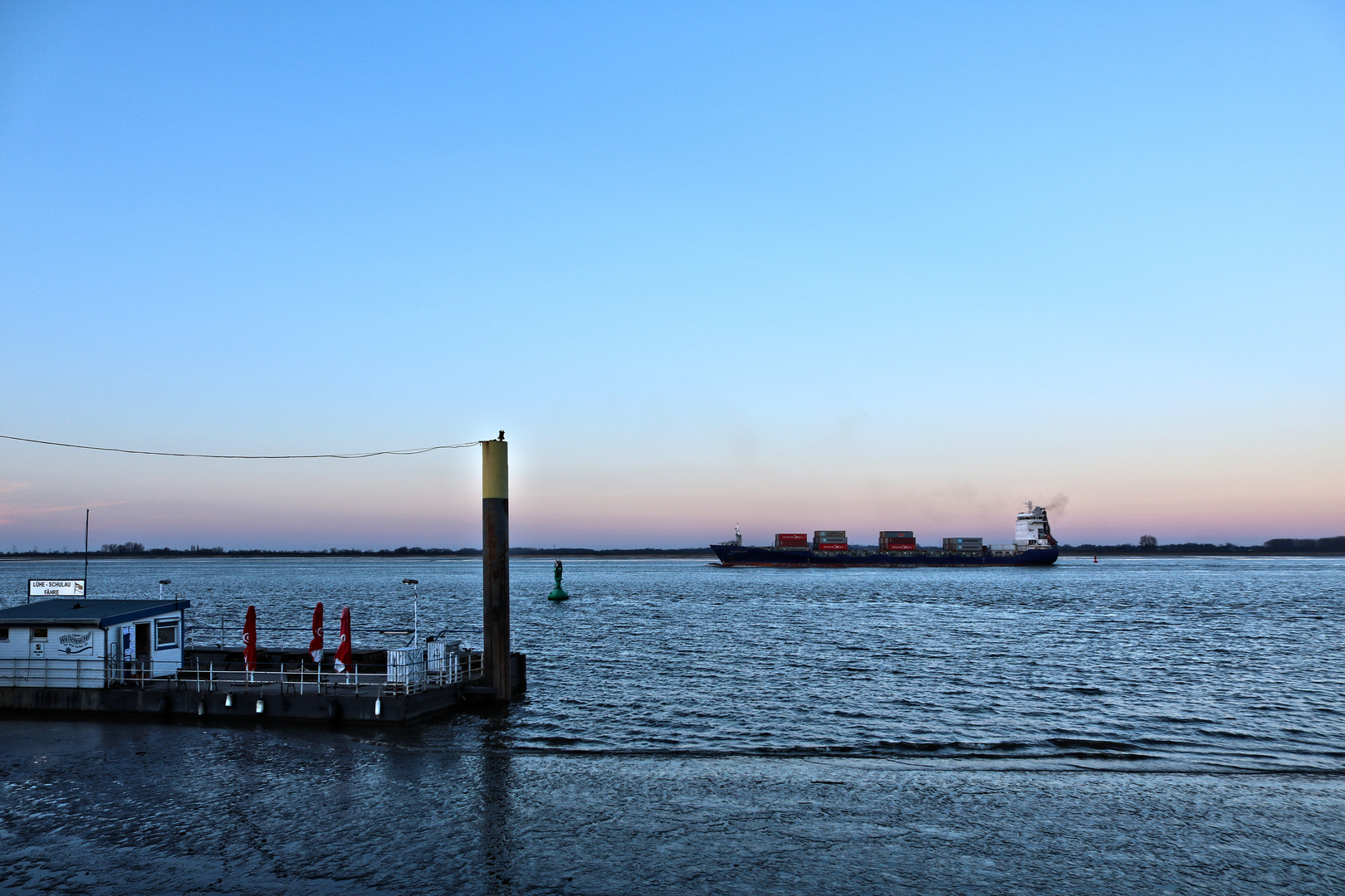 MUNKSUND passiert Lühe Anleger