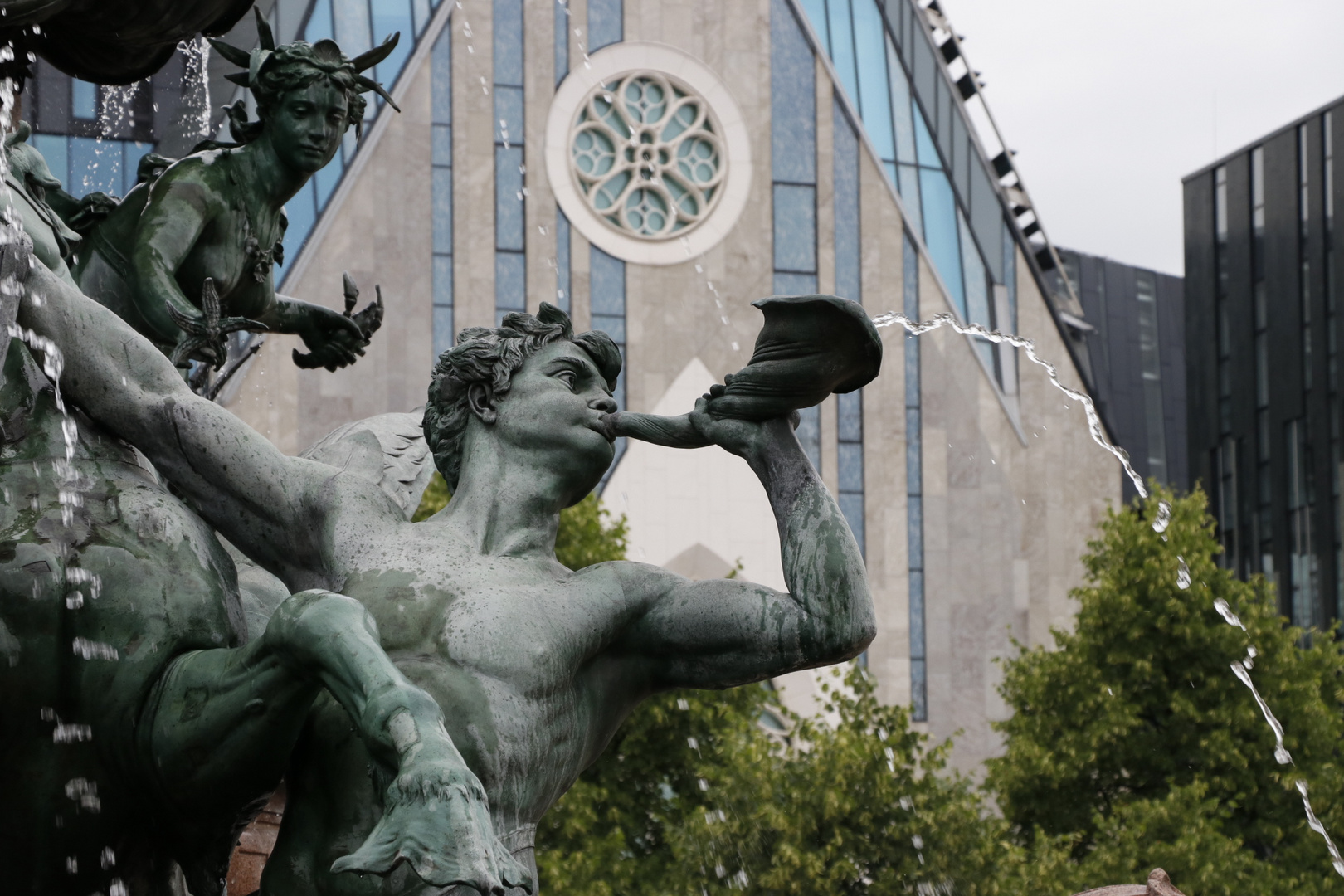 Muntere Wasserspiele am Mendebrunnen