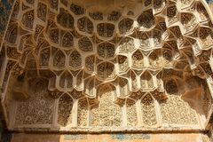 Muqarnas beim Westiwan des Bayazid-Mausoleums in Bastam