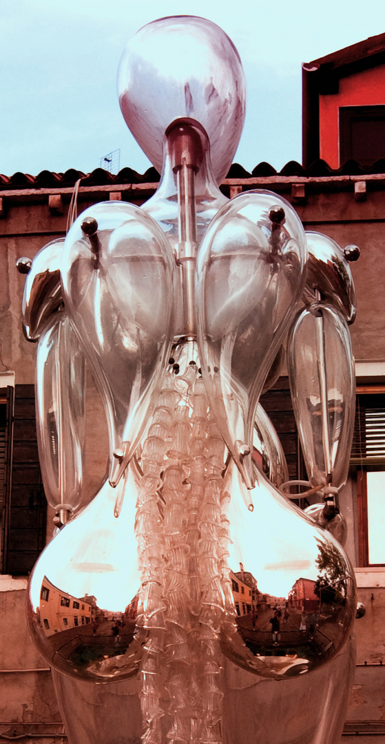 MURANO. MUJER DE CRISTAL VISTA DE ESPALDAS