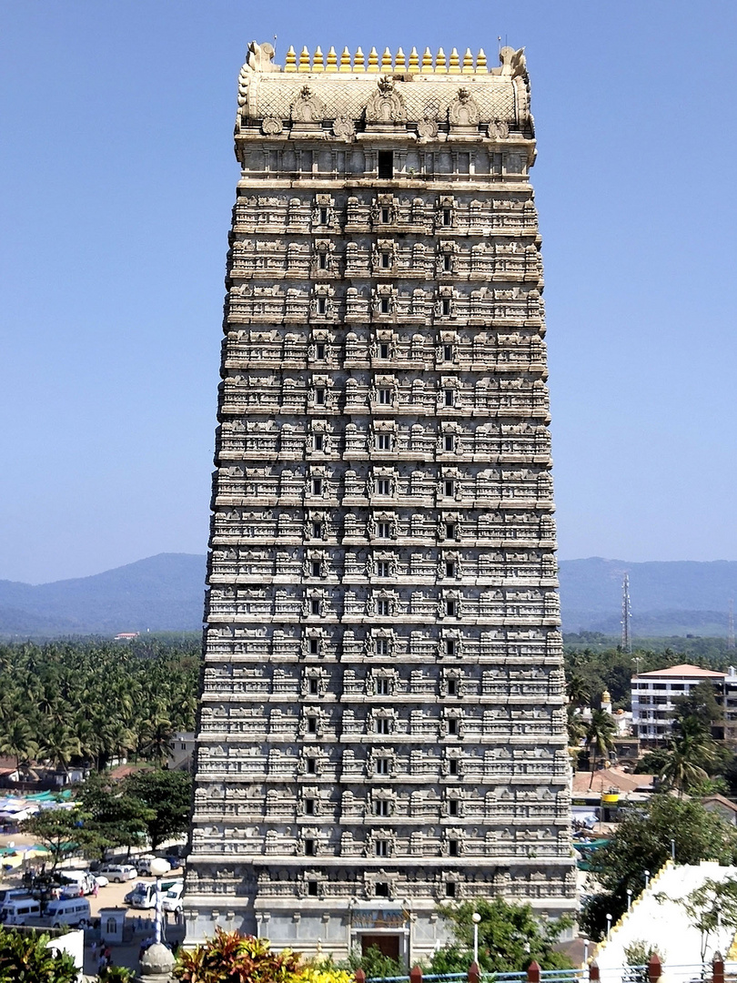 Murdeshwar Temple and Raja Gopura