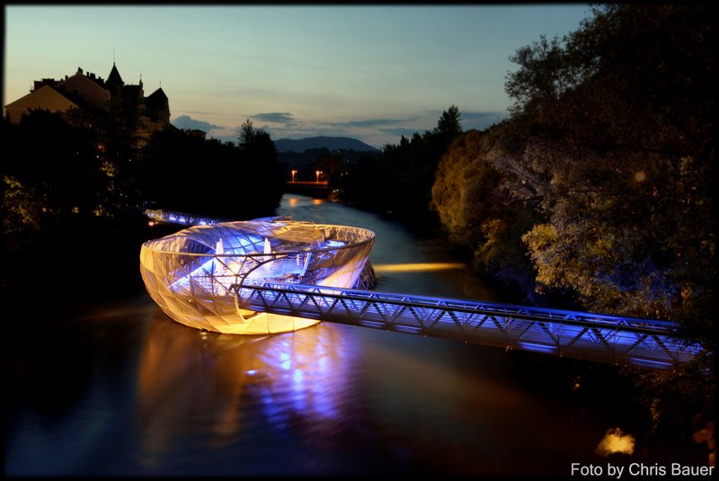 Murinsel bei Nacht - Graz