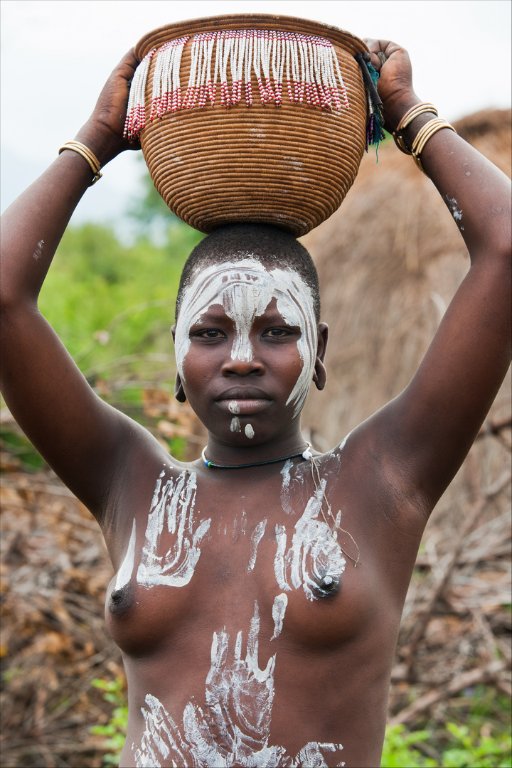 [ Mursi Tribe Woman with Basket ]