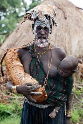 [ Mursi Tribe Woman with Child ]