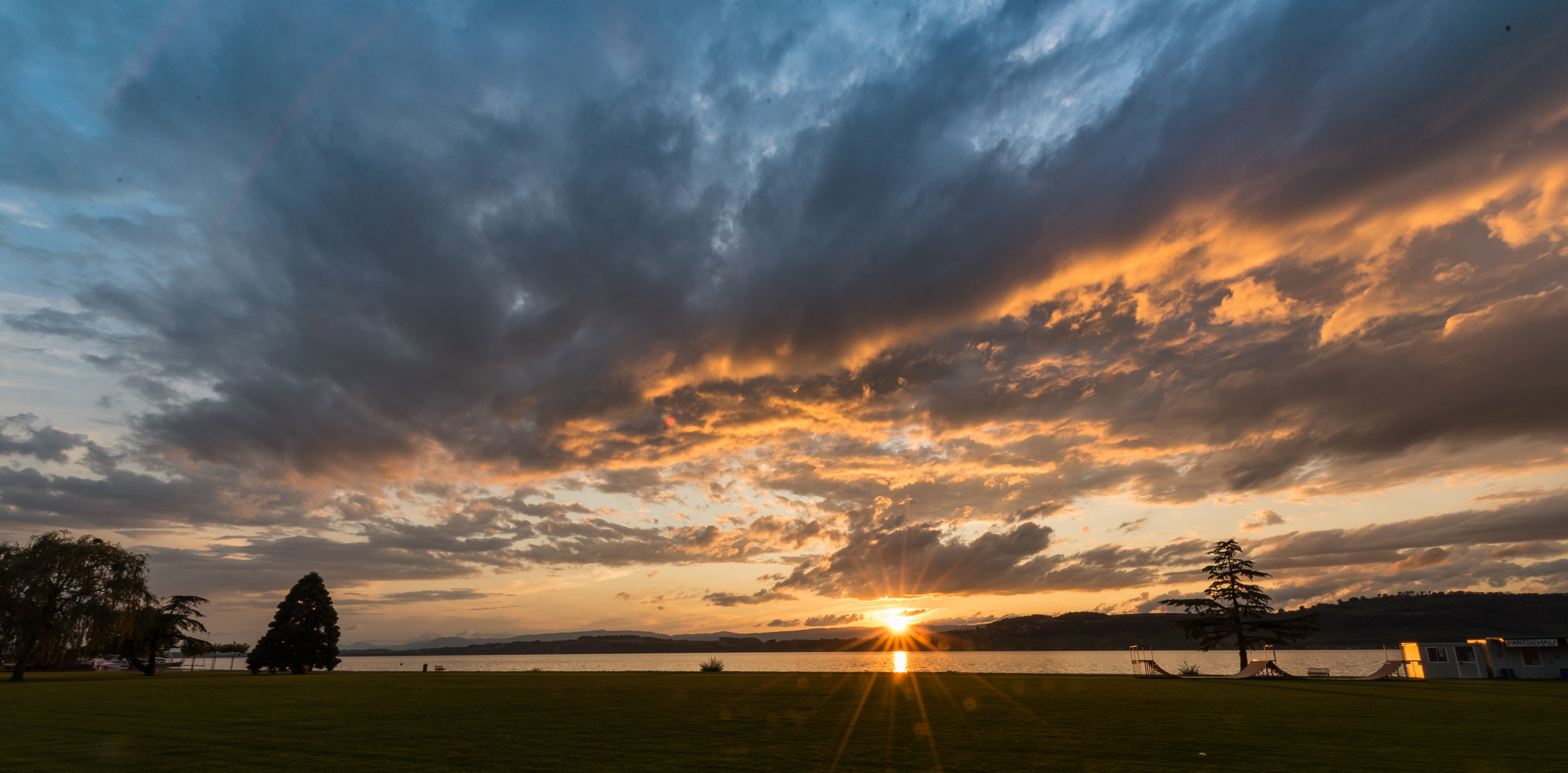 Murten - Sonnenuntergang am Strand