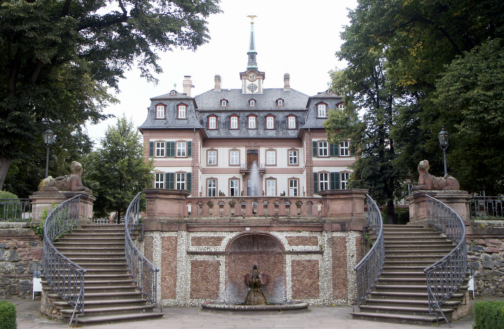 Muschelgrotte mit Drachenbrunnen