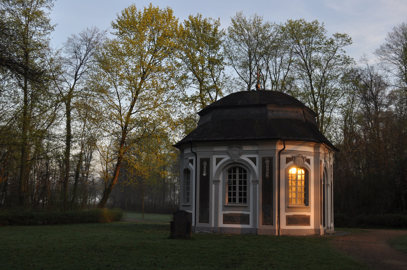 Muschelpavillon bei Sonnenaufgang