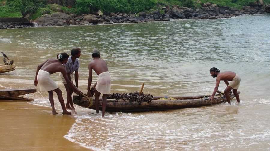 Muscheltaucher in Kovalam