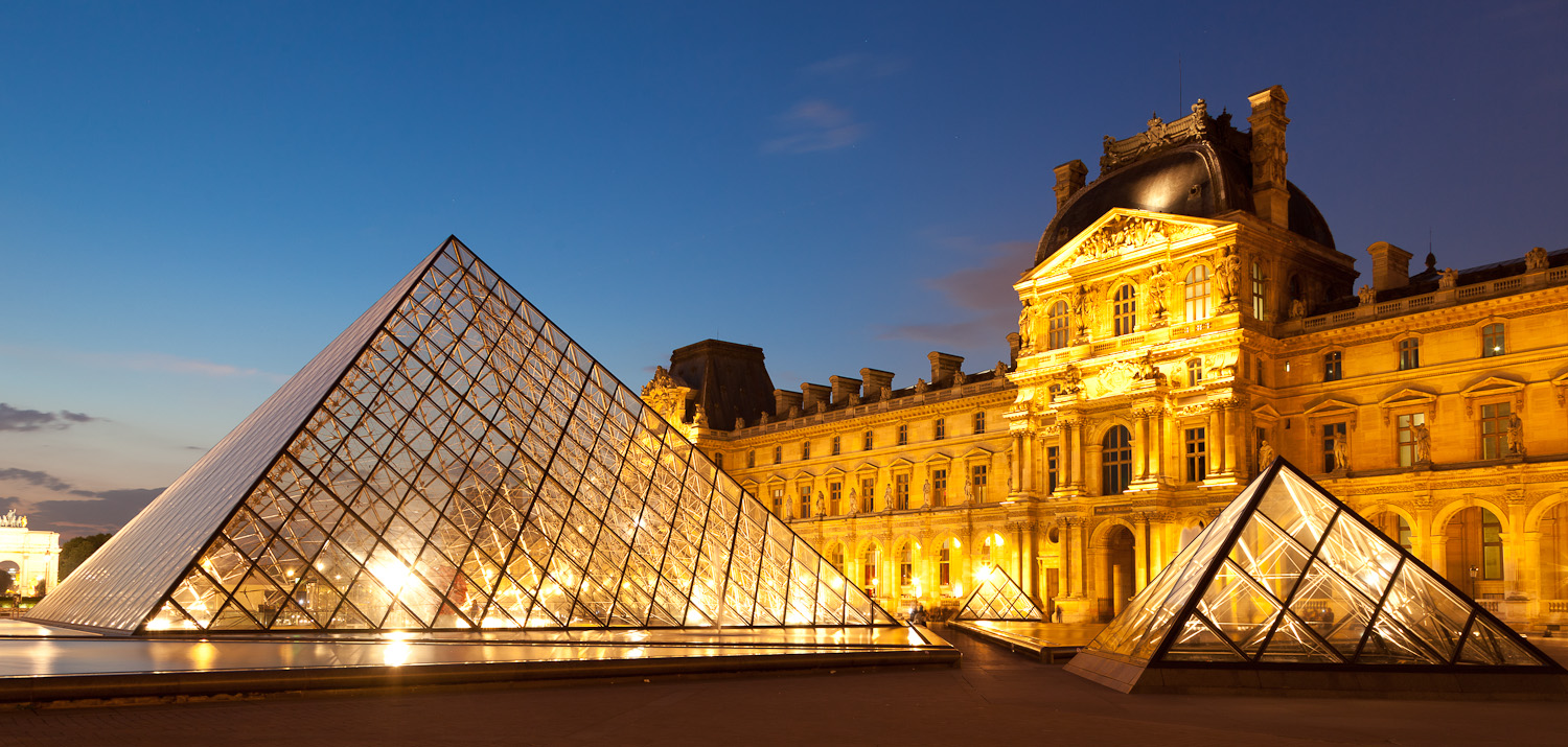 Musée de Louvre im Abendlicht