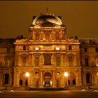 Musée du Louvre bei Nacht