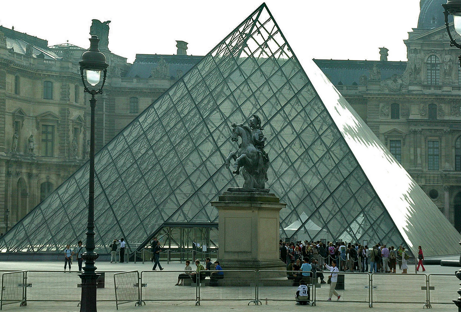 Musée du Louvre II. Version