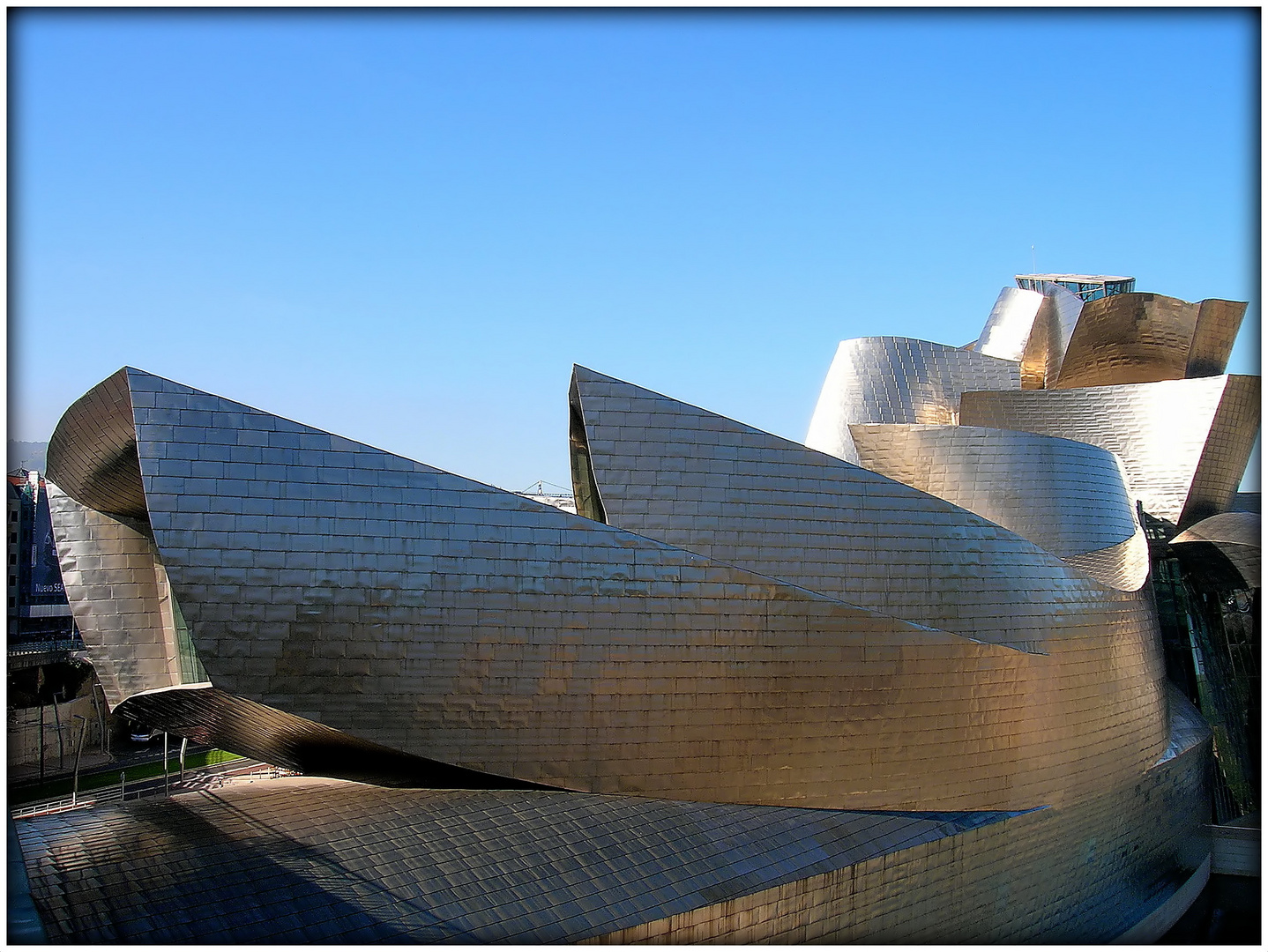 MUSEE -GUGGENHEIM - BILBAO - 8 -