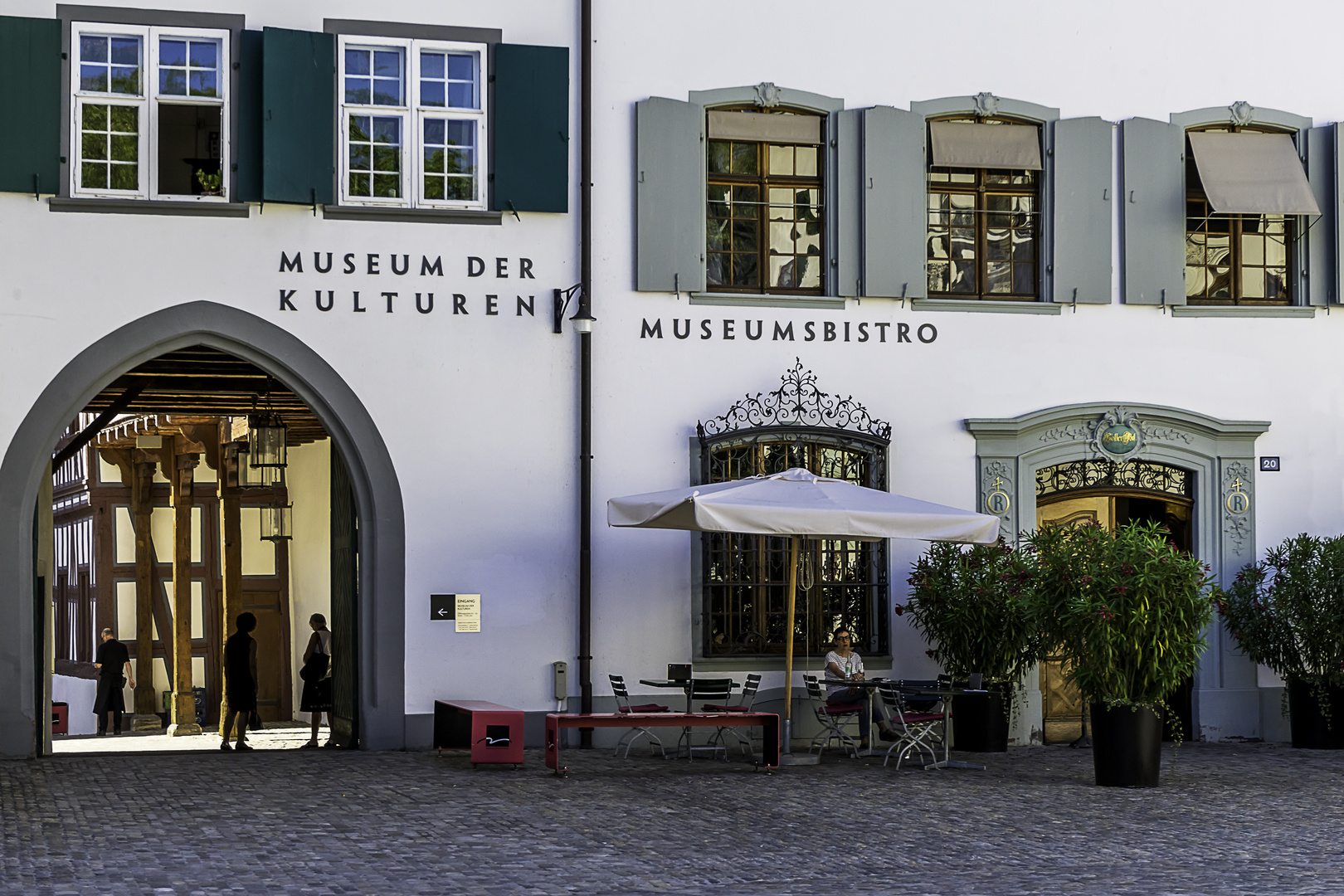 Museum der Kulturen mit Bistro