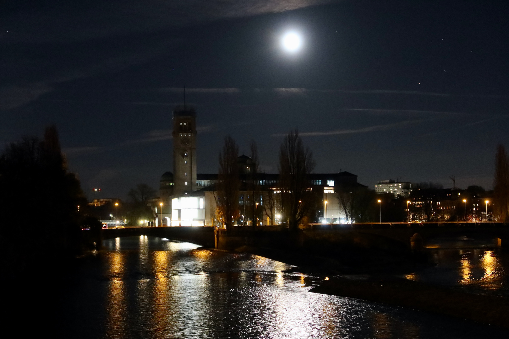 Museum mit Mond