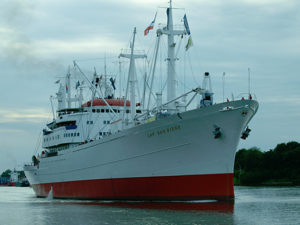Museumsfrachtschiff CAP SAN DIEGO auf dem Nord-Ostsee-Kanal