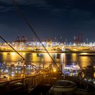 Museumshafen und Containerterminal im Hamburger Hafen