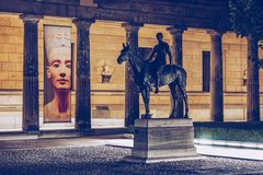 Museumsinsel Berlin - Kolonnadenhof bei Nacht