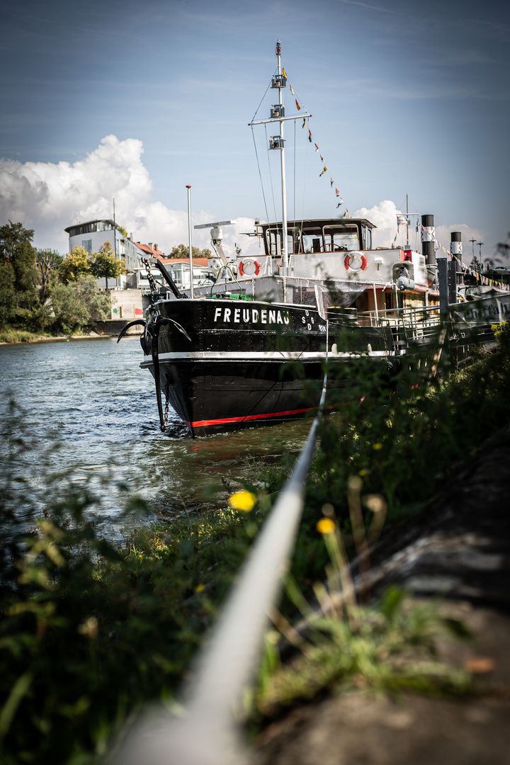 Museumsschiff an der Donau in Regensburg