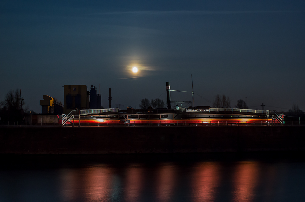 Museumsschiff "Gustav Zeuner" bei Vollmond