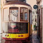 Museumsstück auf Schienen  in Lissabon 