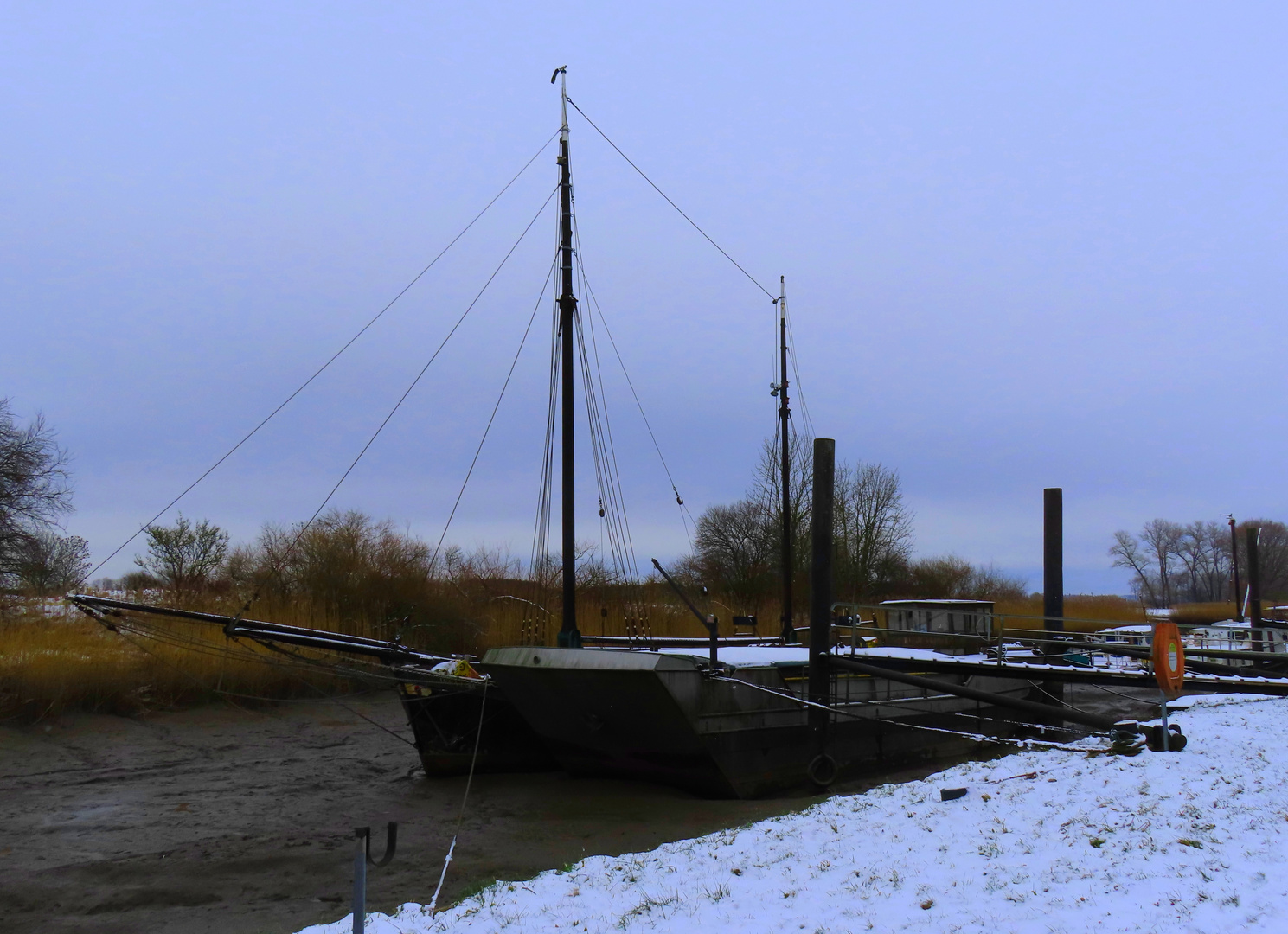 Museunshafen Wischafen noch mit Schnee 