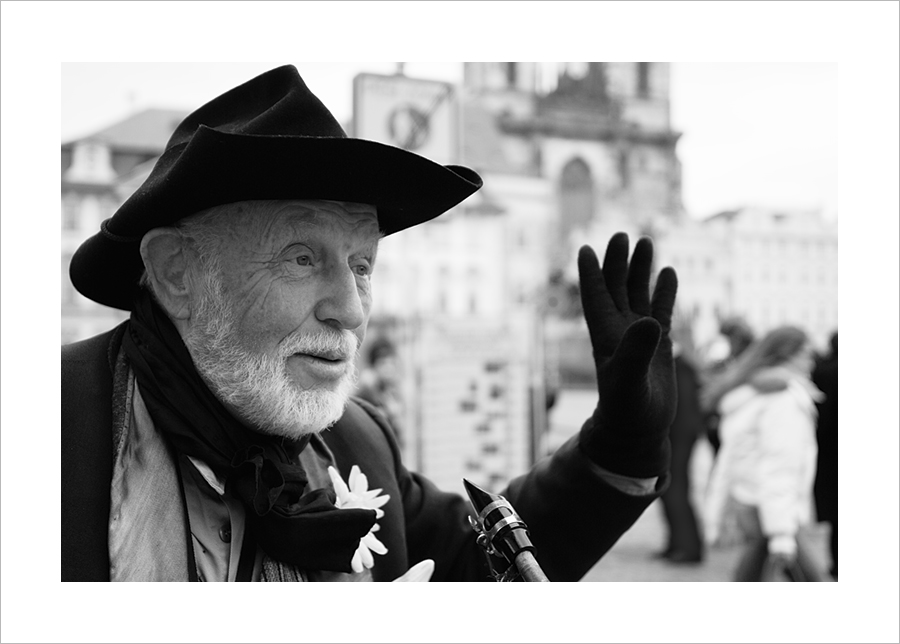 music clown on the street V.