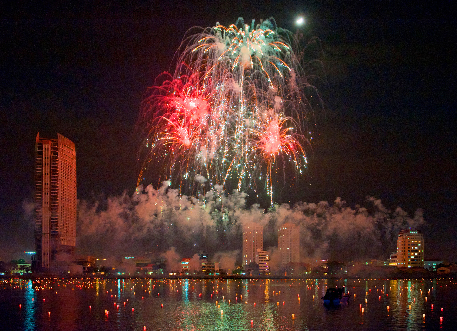 Music-Feuerwerk in Danang Vietnam 2012