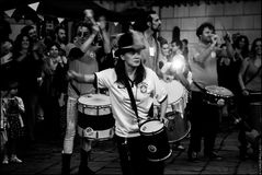 Music in the street, to the rhythm of samba.