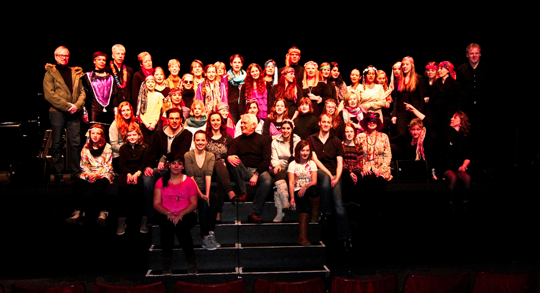 Musical Masquerade 2013 - 5 Gruppenfoto -Chor,Solisten u. Pianist