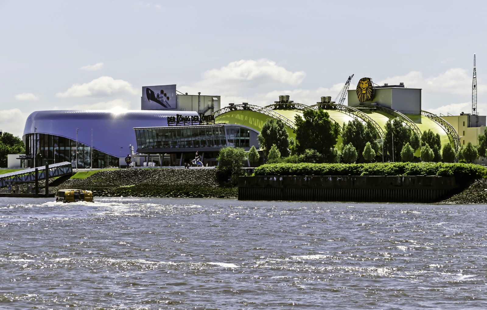 Musicalhaus in Hamburg am Hafen