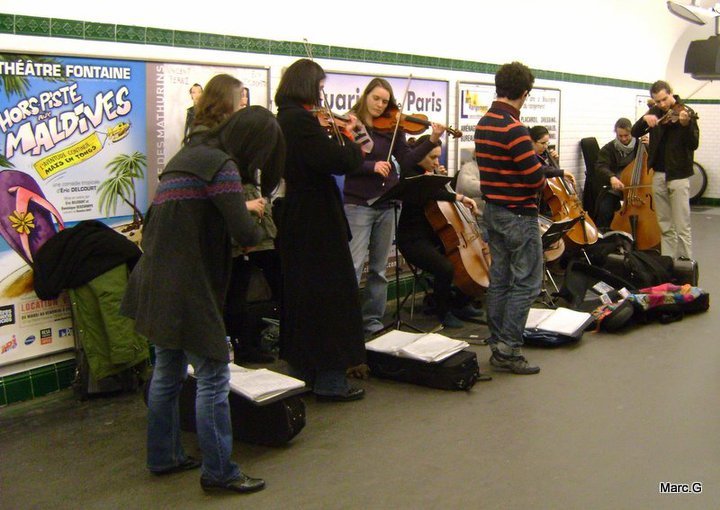 Musiciens dans le métro de Paris