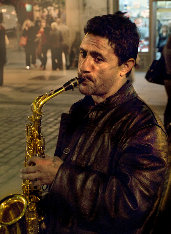 MUSICO CALLEJERO. PUERTA DEL SOL. MADRID