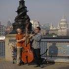 Músicos en un puente de Londres