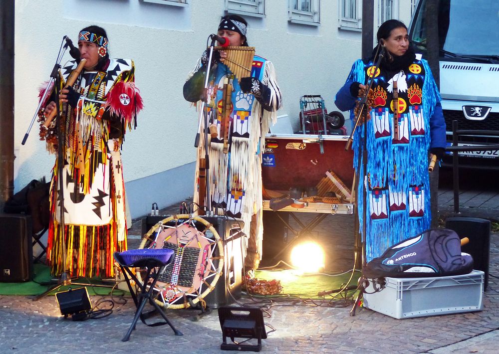 Musik am Rande des Christkindlesmarkt....