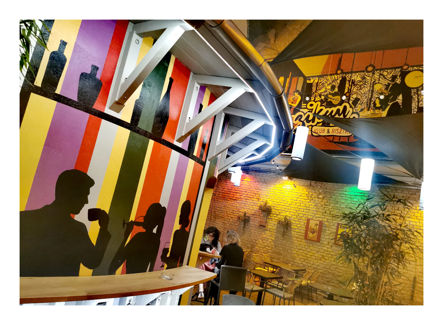 Musik Club Budapest Hu P30-25-407 v18sept 2025