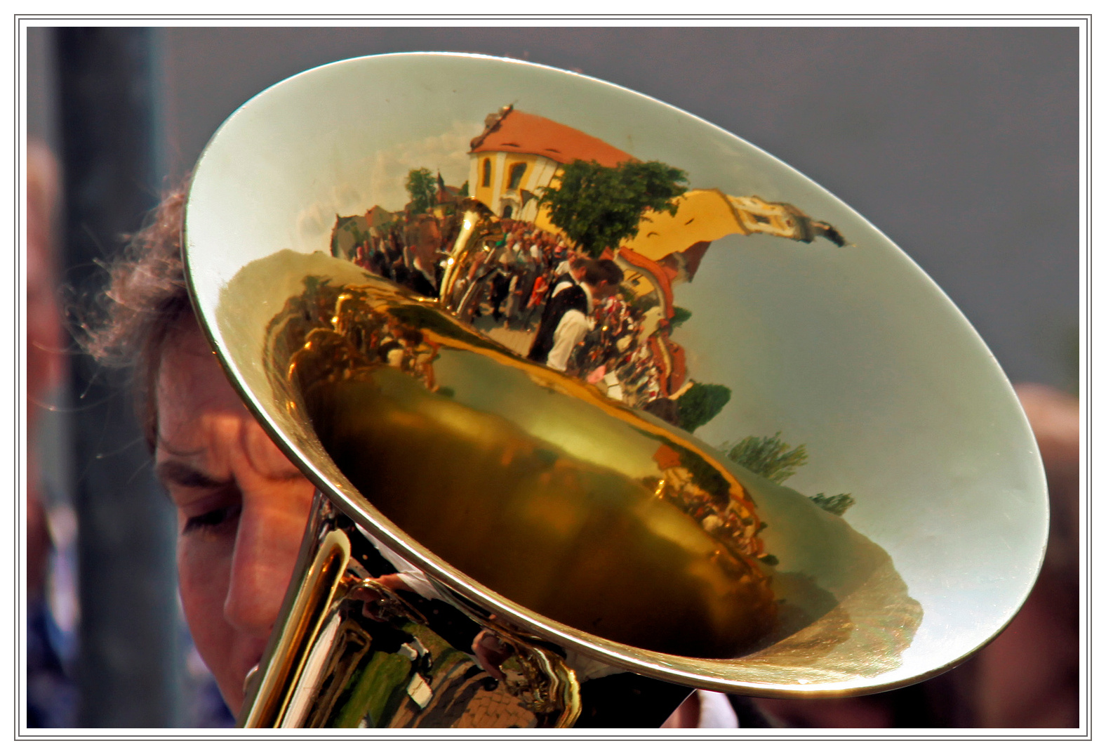 Musik zum "Maibaum-aufstellen" in Obertraubling / Bayern