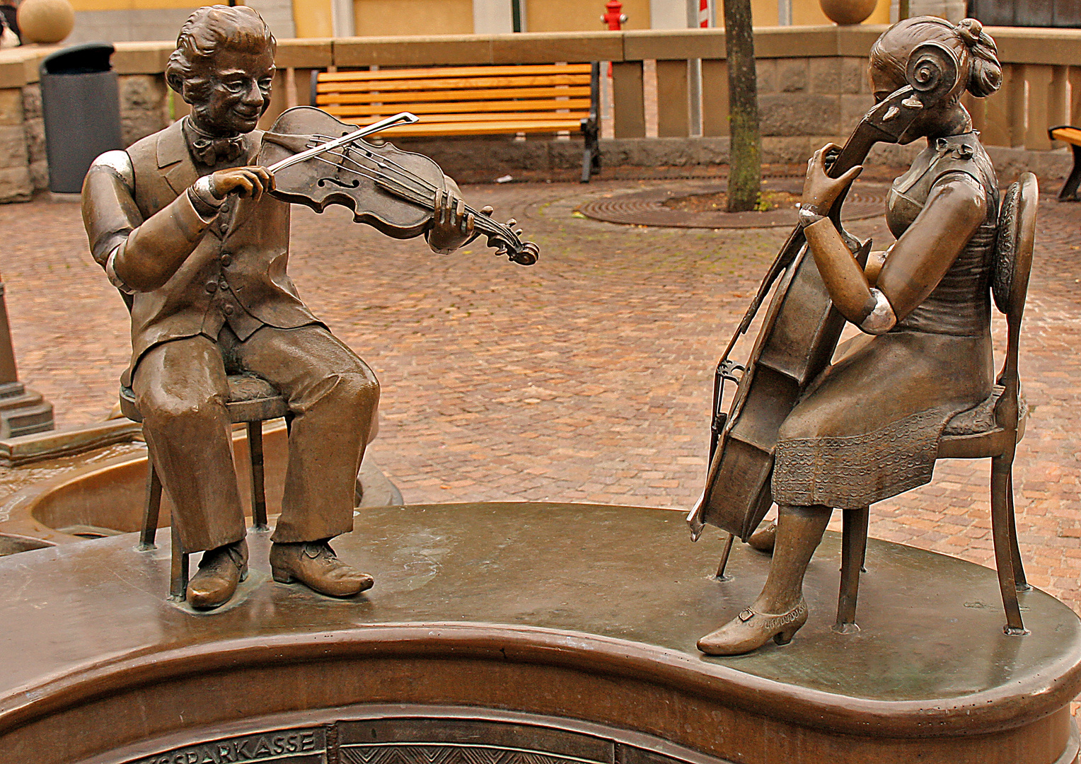 Musikanten am Brunnen