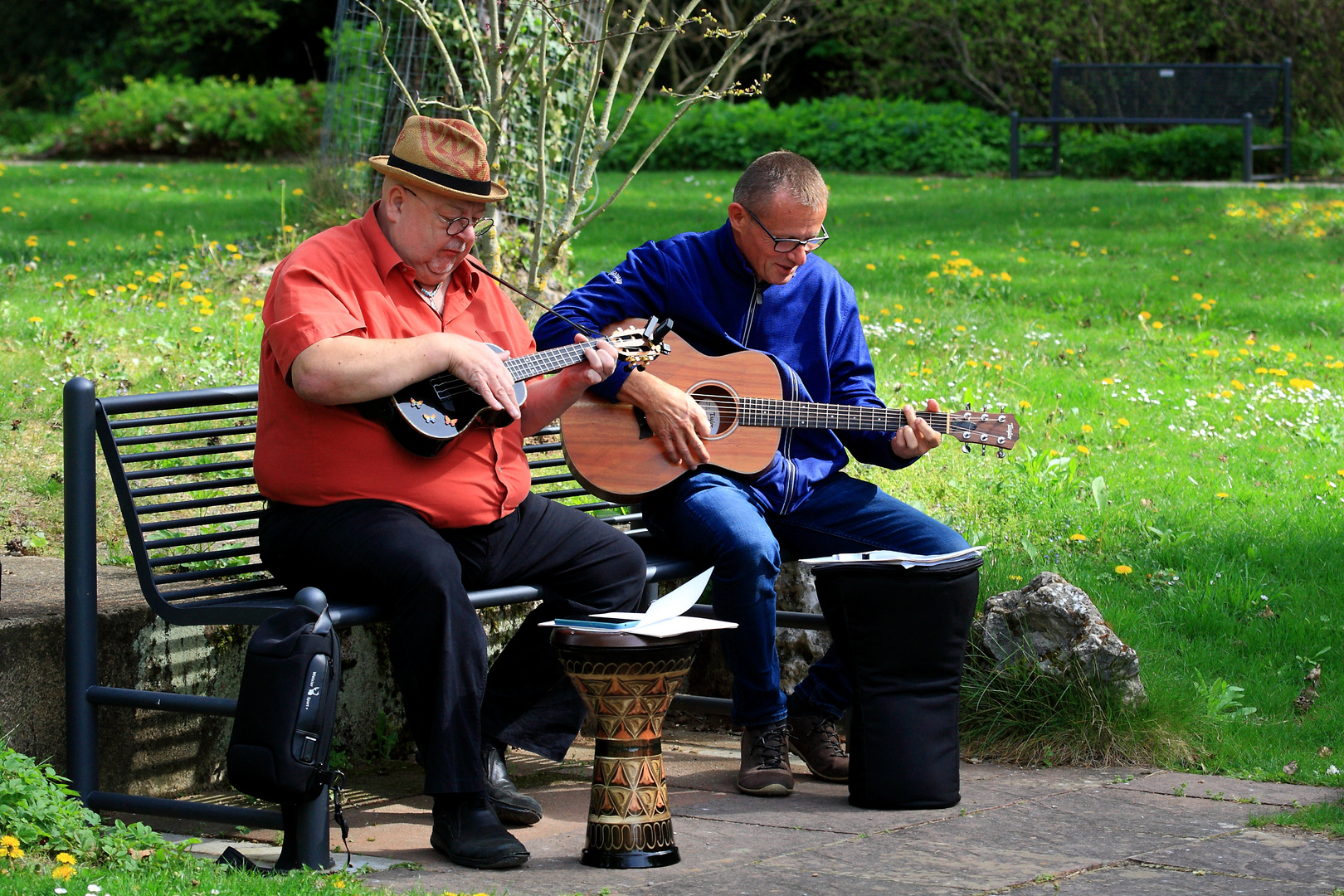 Musikanten spielen zum Frühling auf.