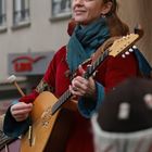 Musikantin auf dem Weihnachtsmarkt (2018_12_08_EOS 6D Mark II_9405a_ji)