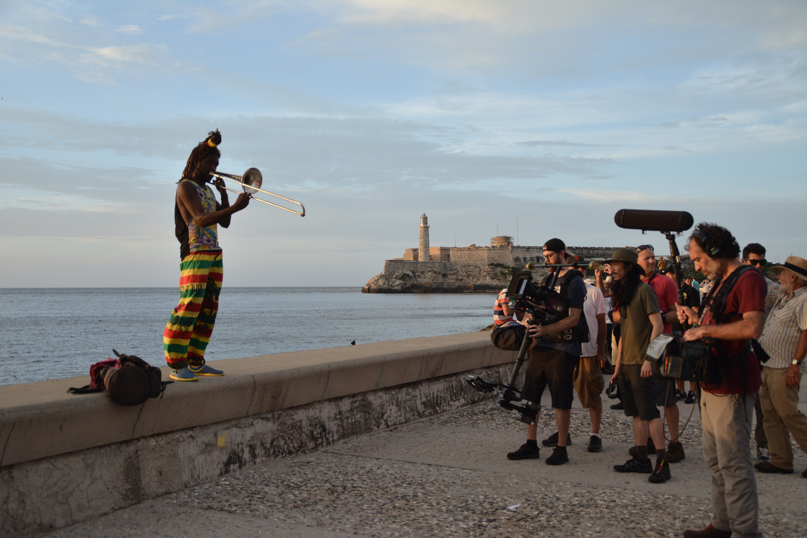 Musiker auf der Malecon spielt Posaune