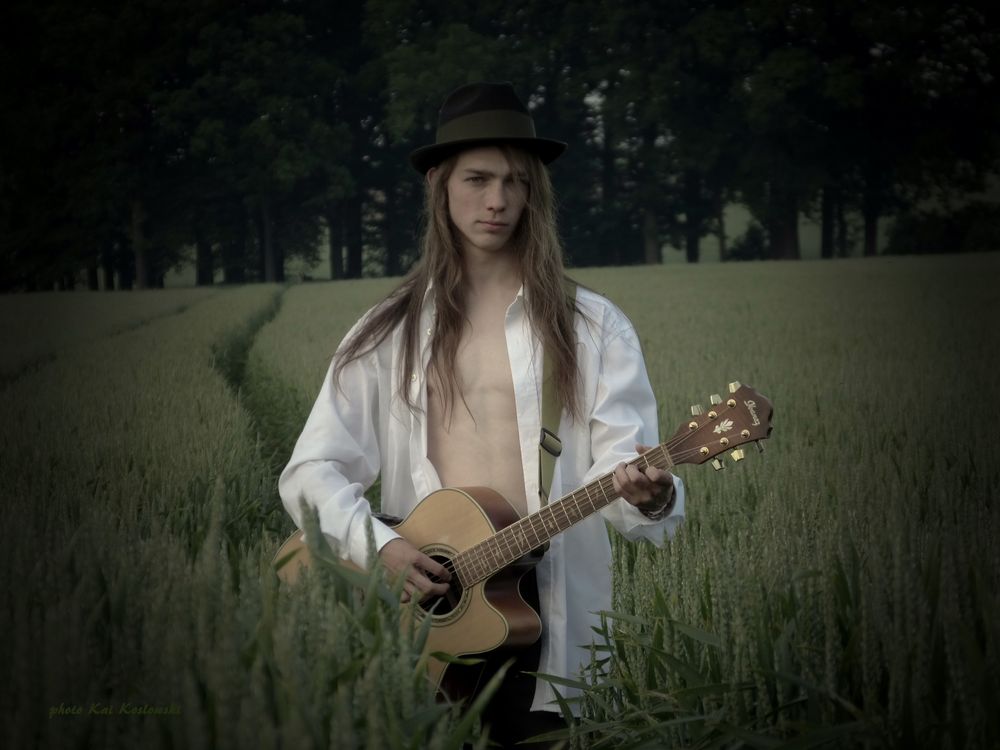 Musiker Portrait Marian im Feld