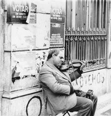 Musiker sitzt seit 30 Jahren an der gleichen Stelle/ Baixa Lisboa
