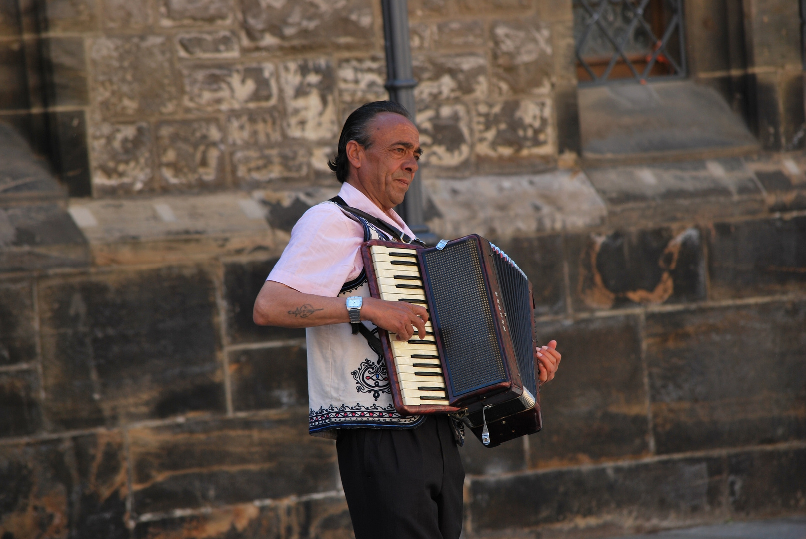 Musiker vor der Nikolaikirche in Leipzig