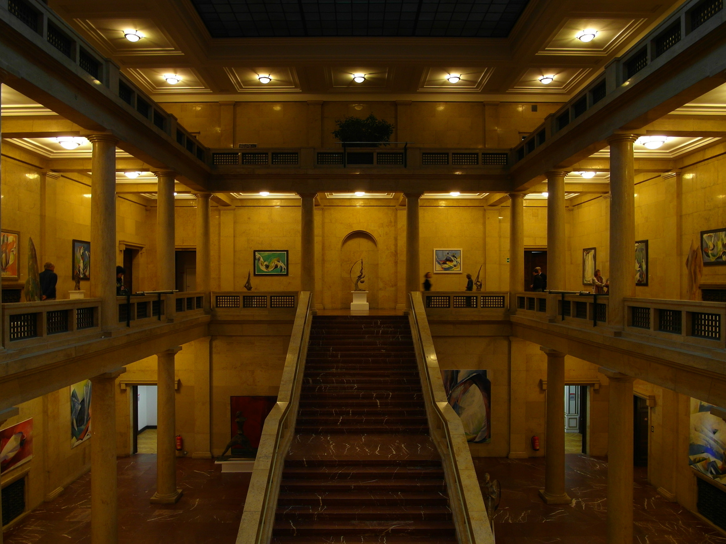 Musikhochschule München, Treppenaufgang.