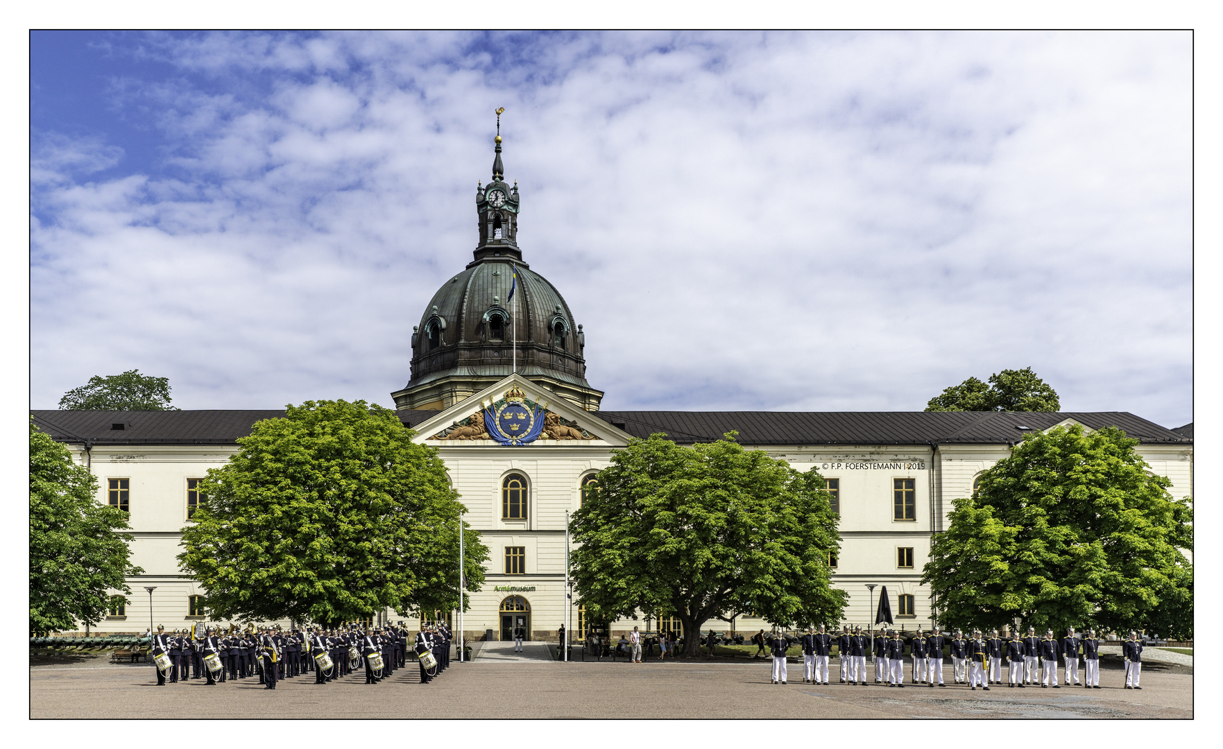 Musikkorps und Wachsoldaten