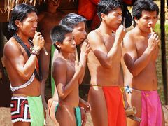 Musizierende Embera-Indianer