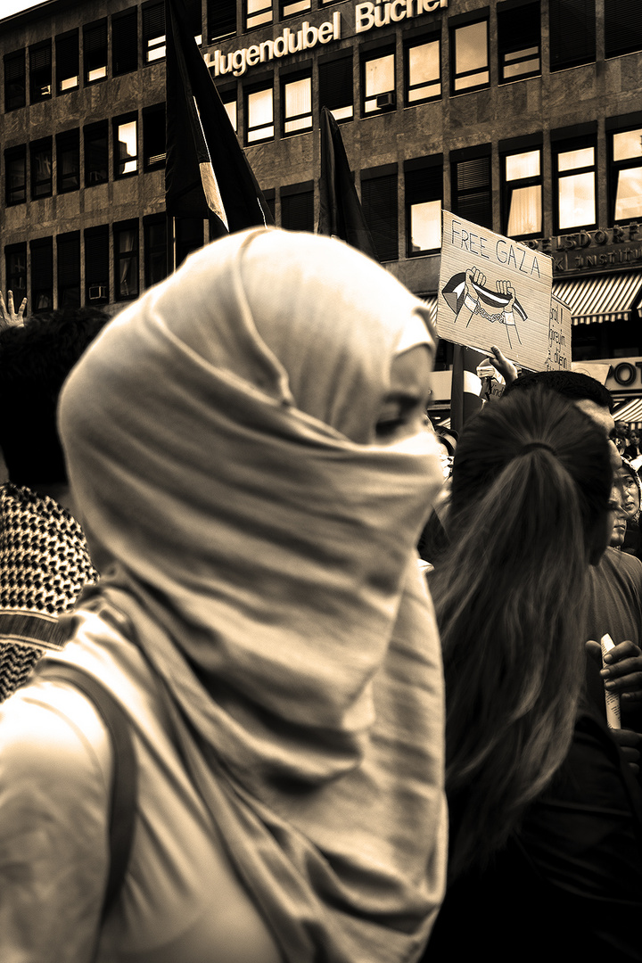 Muslima auf einer Demonstration