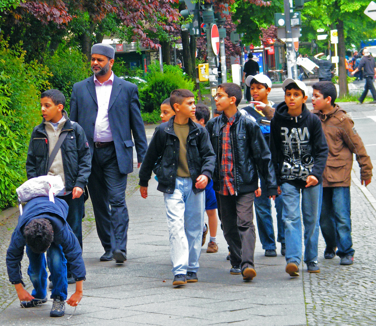 muslimische Jugendliche in der Koranschule am Sonntagmorgen