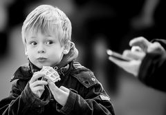 Muss die Mama denn schon wieder mit dem Smartphone spielen .....