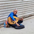 Mustafa - le musicien de rue à Alger